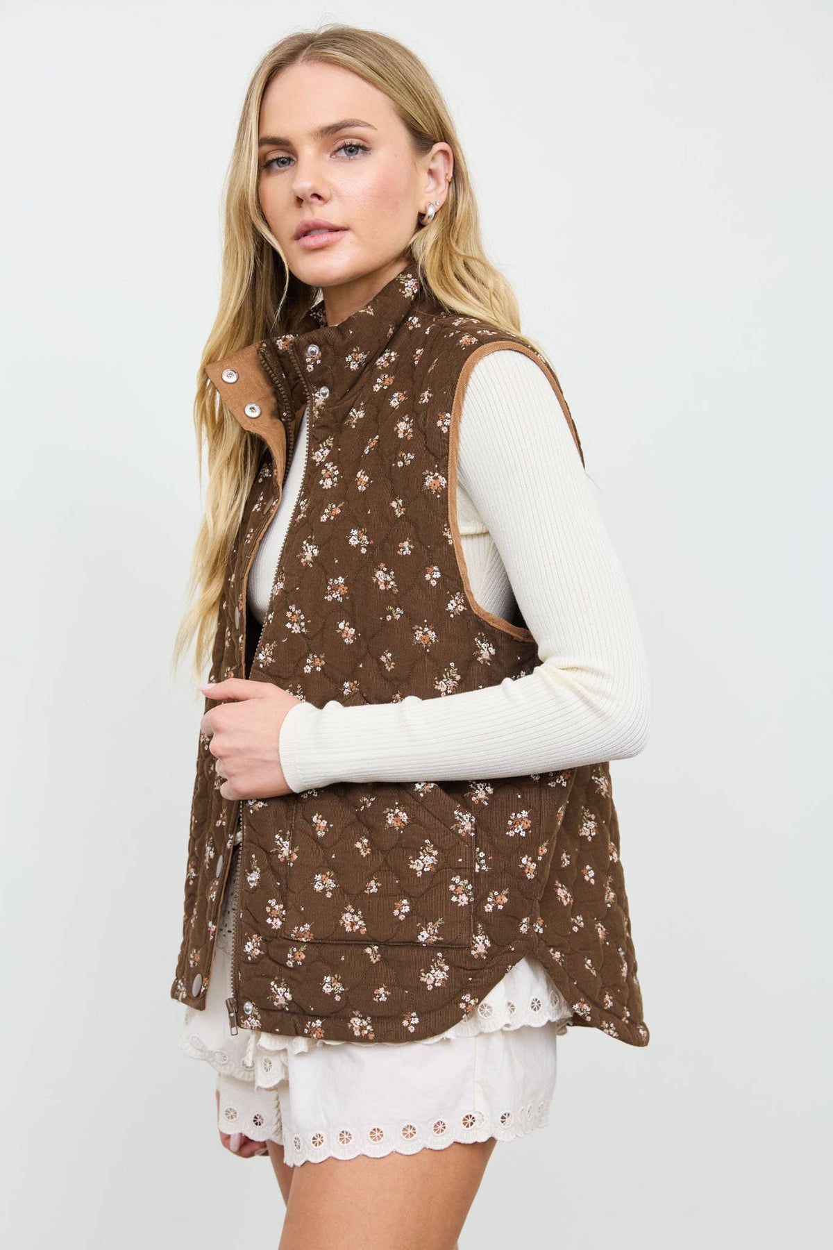 FLORAL QUILTED BROWN ZIP-FRONT MOCK NECK VEST